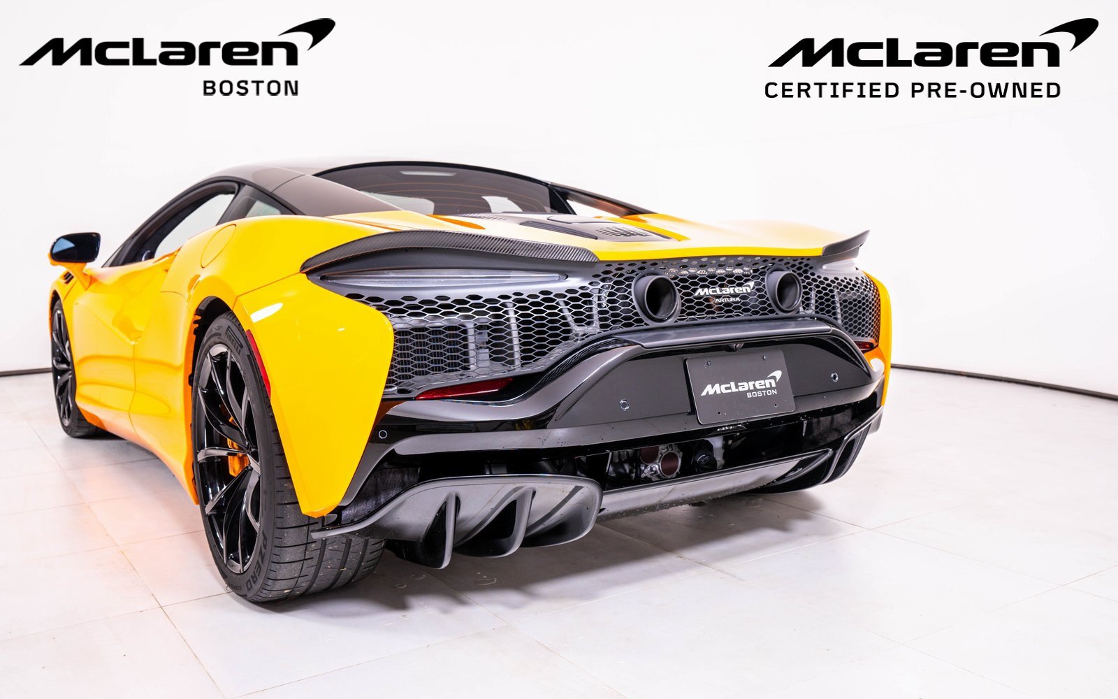 Used 2024 McLaren Artura image 10