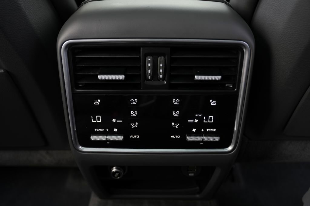 Used 2019 Porsche Cayenne S image 44