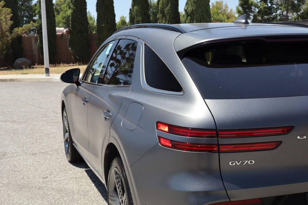 Used 2023 Genesis GV70 2.5T w/ Sport Prestige Package AWD/4WD image 16