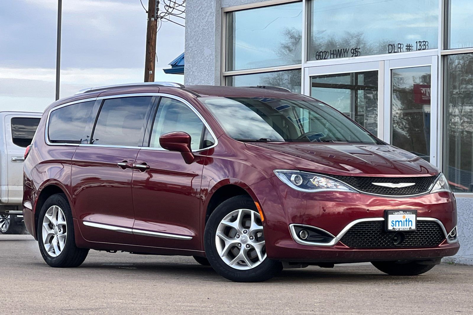 Used 2020 Chrysler Pacifica Touring-L Plus w/ Tire & Wheel Group FWD image 2