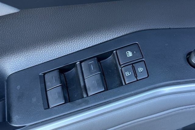 Used 2022 Toyota Highlander XLE AWD/4WD image 14