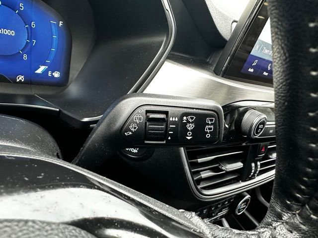 Used 2021 Ford Escape Titanium image 29