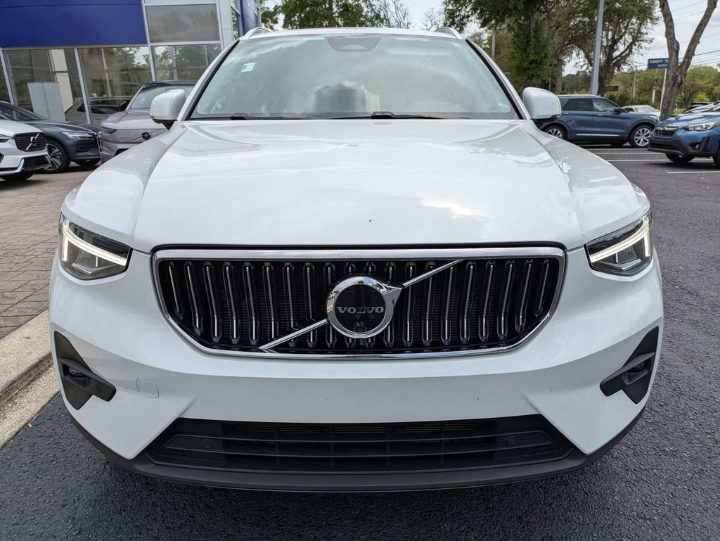 Certified 2023 Volvo XC40 B5 Plus w/ Driver Assist Package AWD/4WD image 9