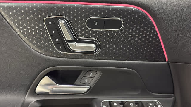 Used 2025 Mercedes-Benz GLA 250 4MATIC image 14