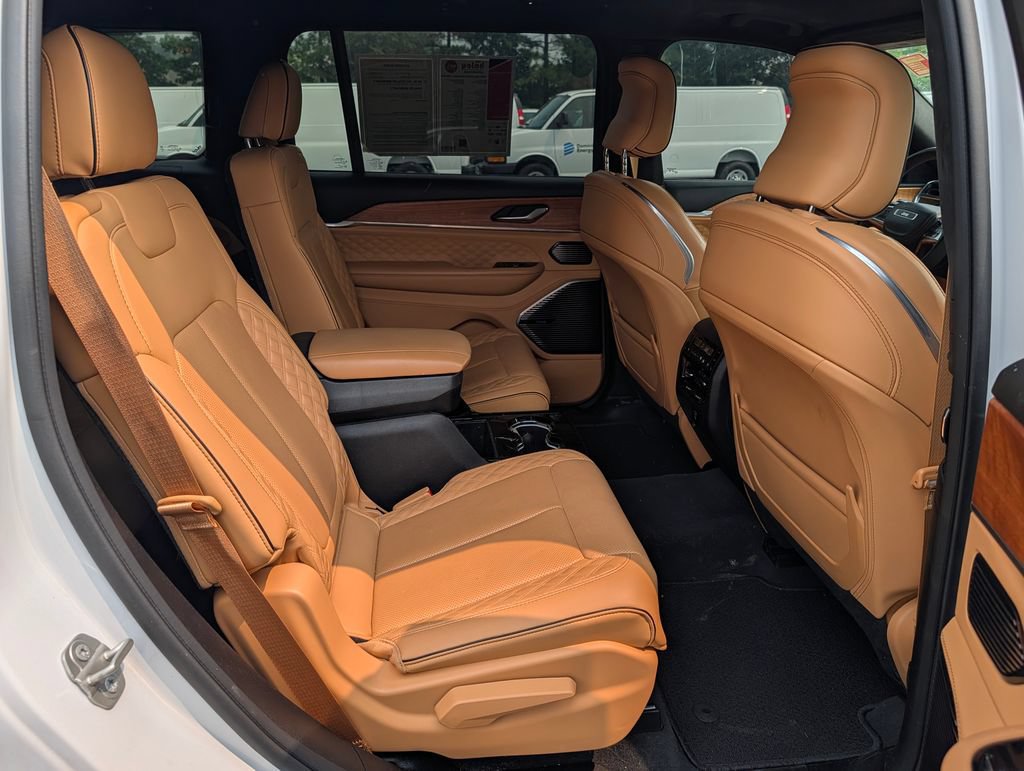 Used 2023 Jeep Grand Cherokee L Summit AWD/4WD image 12