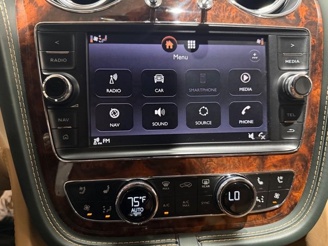 Used 2017 Bentley Bentayga AWD/4WD image 38