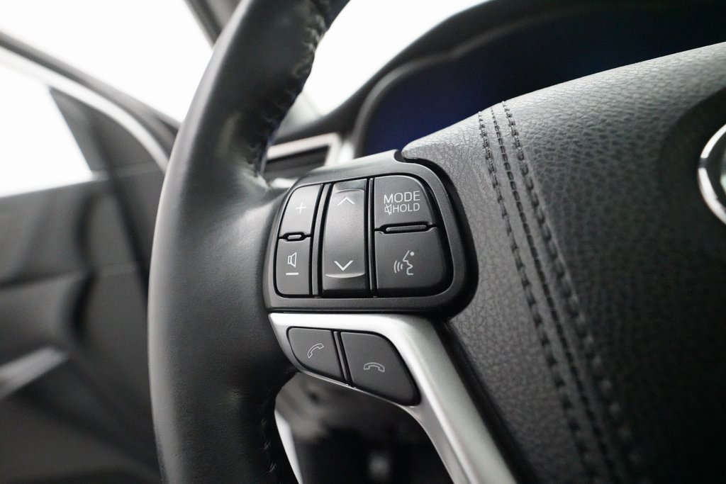 Used 2019 Toyota Highlander XLE image 18