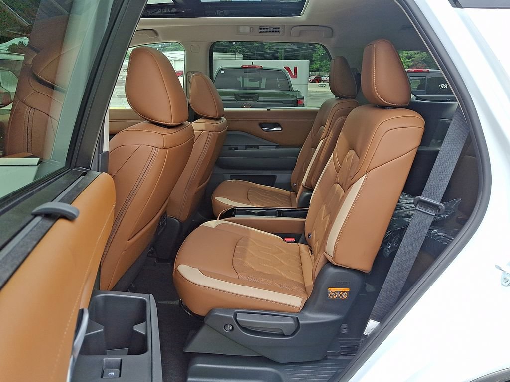 New 2026 Nissan Pathfinder Platinum w/ Lighting Package AWD/4WD image 6