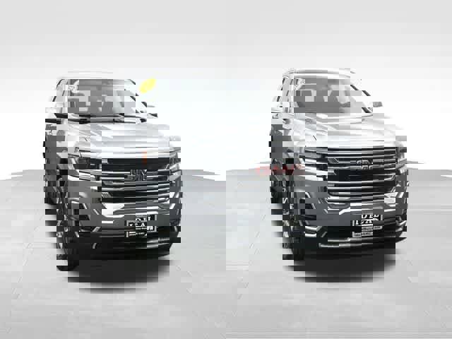 Used 2023 GMC Acadia SLE image 2