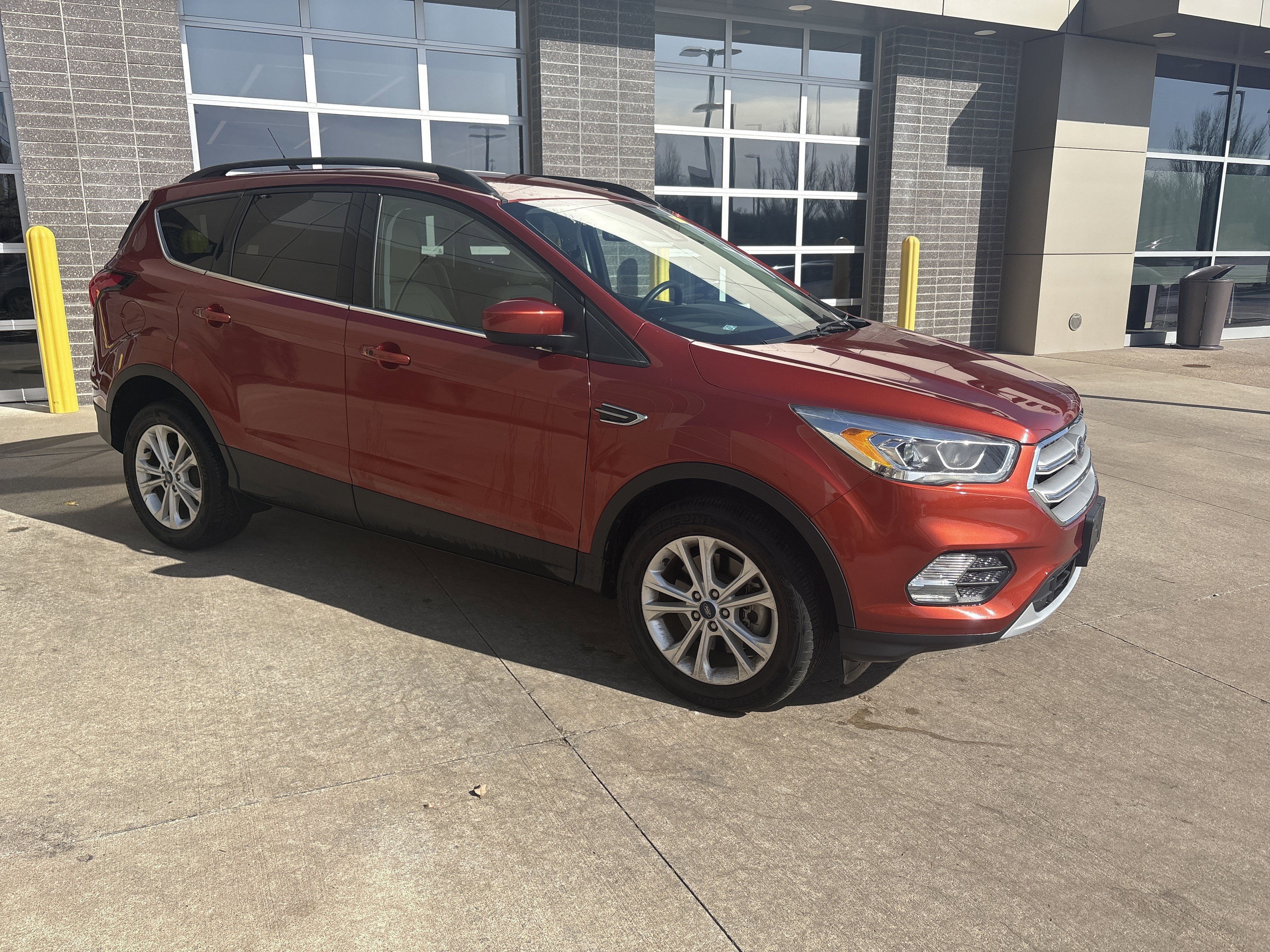 Used 2019 Ford Escape SEL image 2