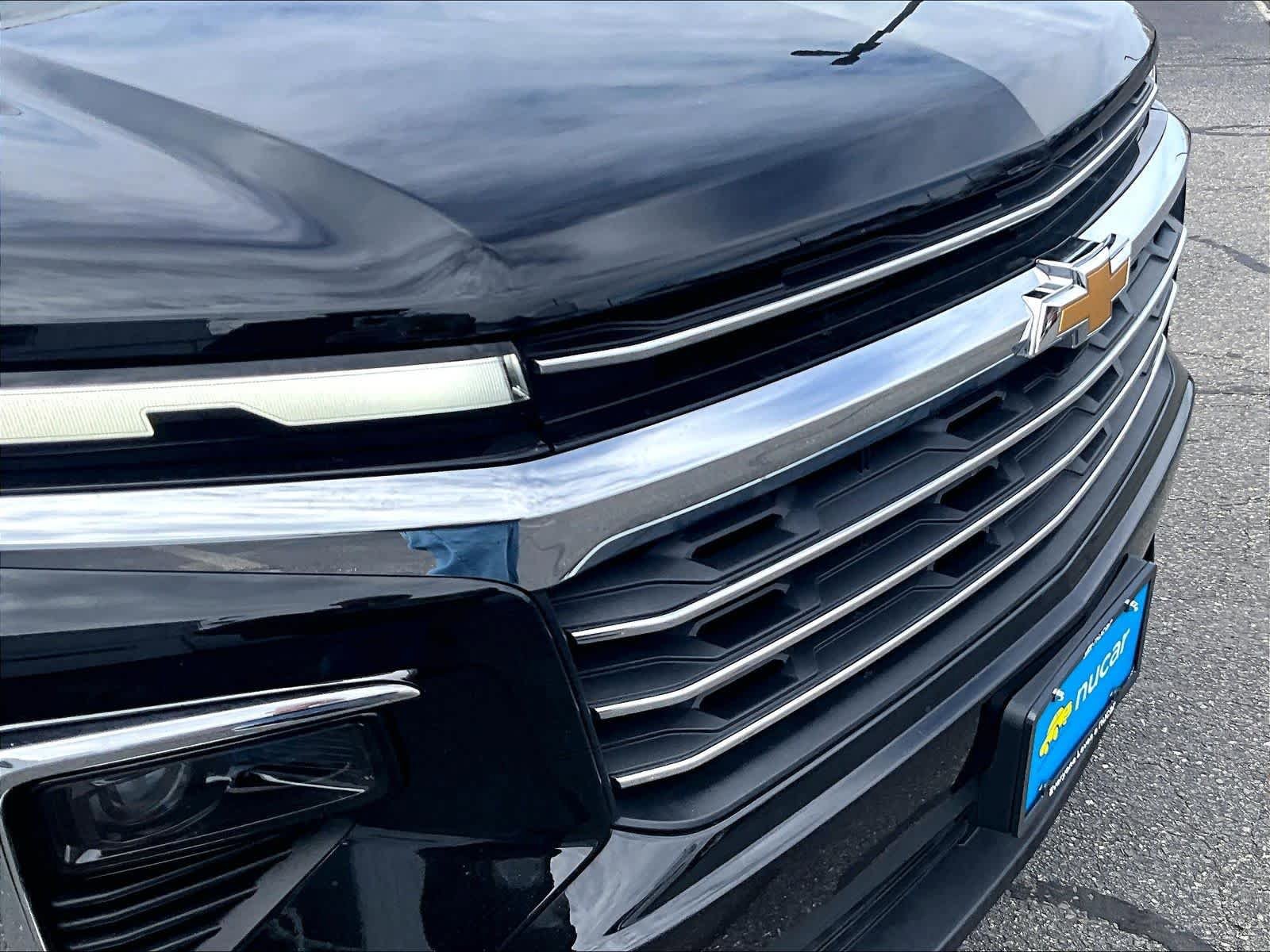 Used 2025 Chevrolet Traverse LT AWD/4WD image 32