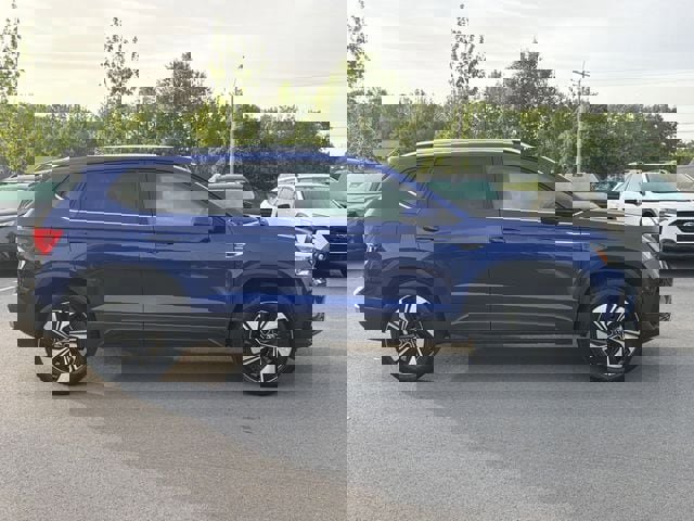 Used 2023 Volkswagen Taos SE image 2