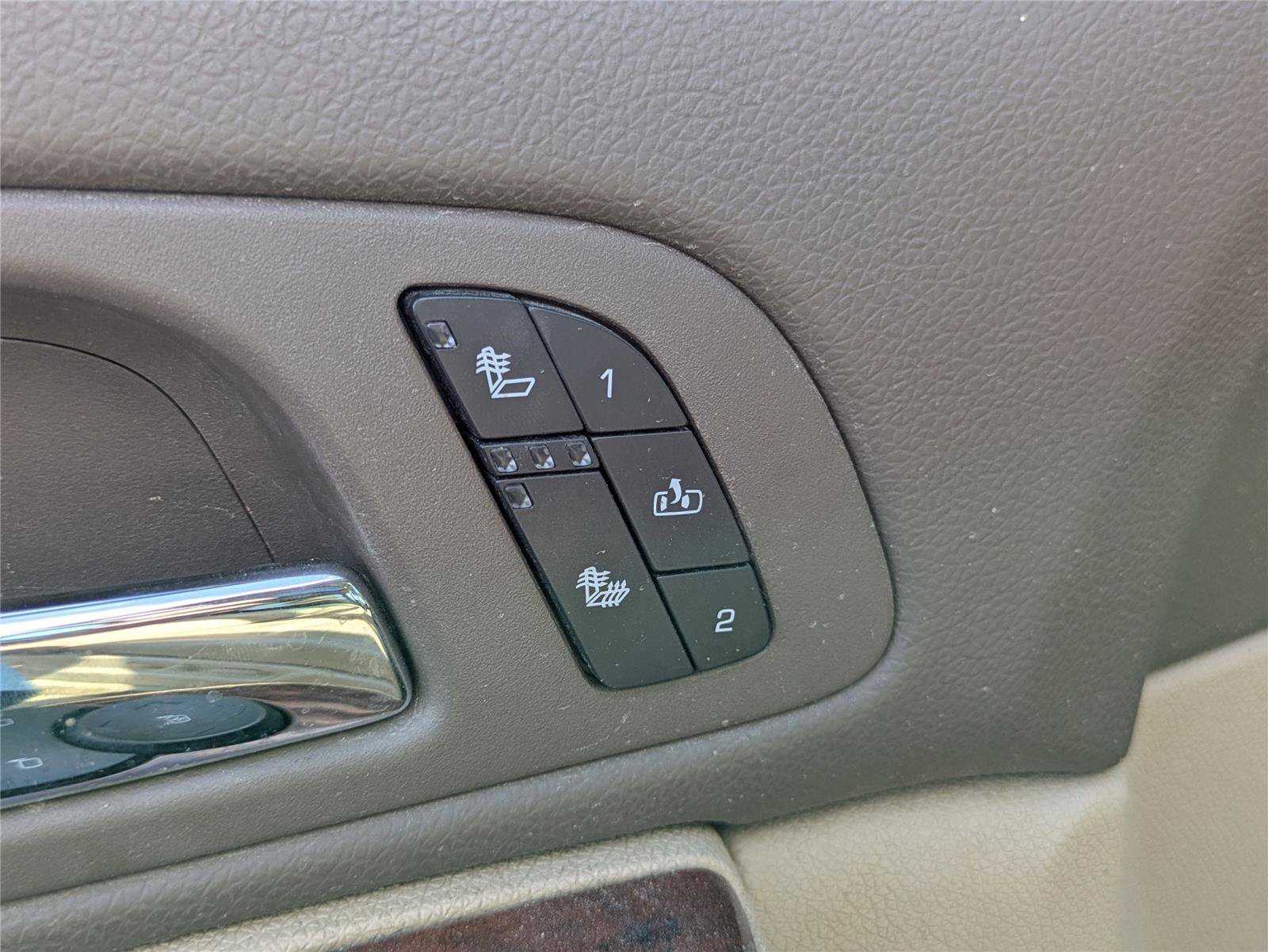 Used 2013 Chevrolet Suburban 2500 LT image 14