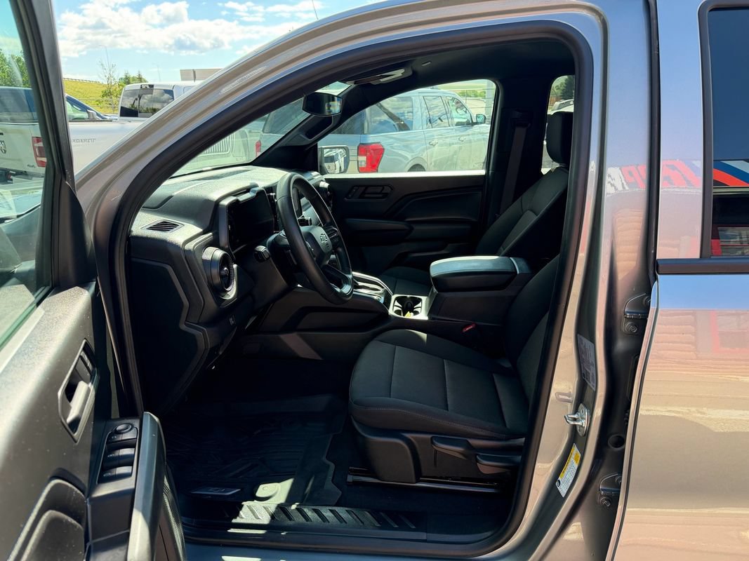 Used 2025 Chevrolet Colorado Trail Boss AWD/4WD image 11