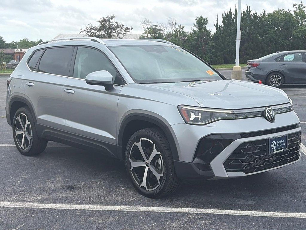 Certified 2025 Volkswagen Taos SEL AWD/4WD image 3