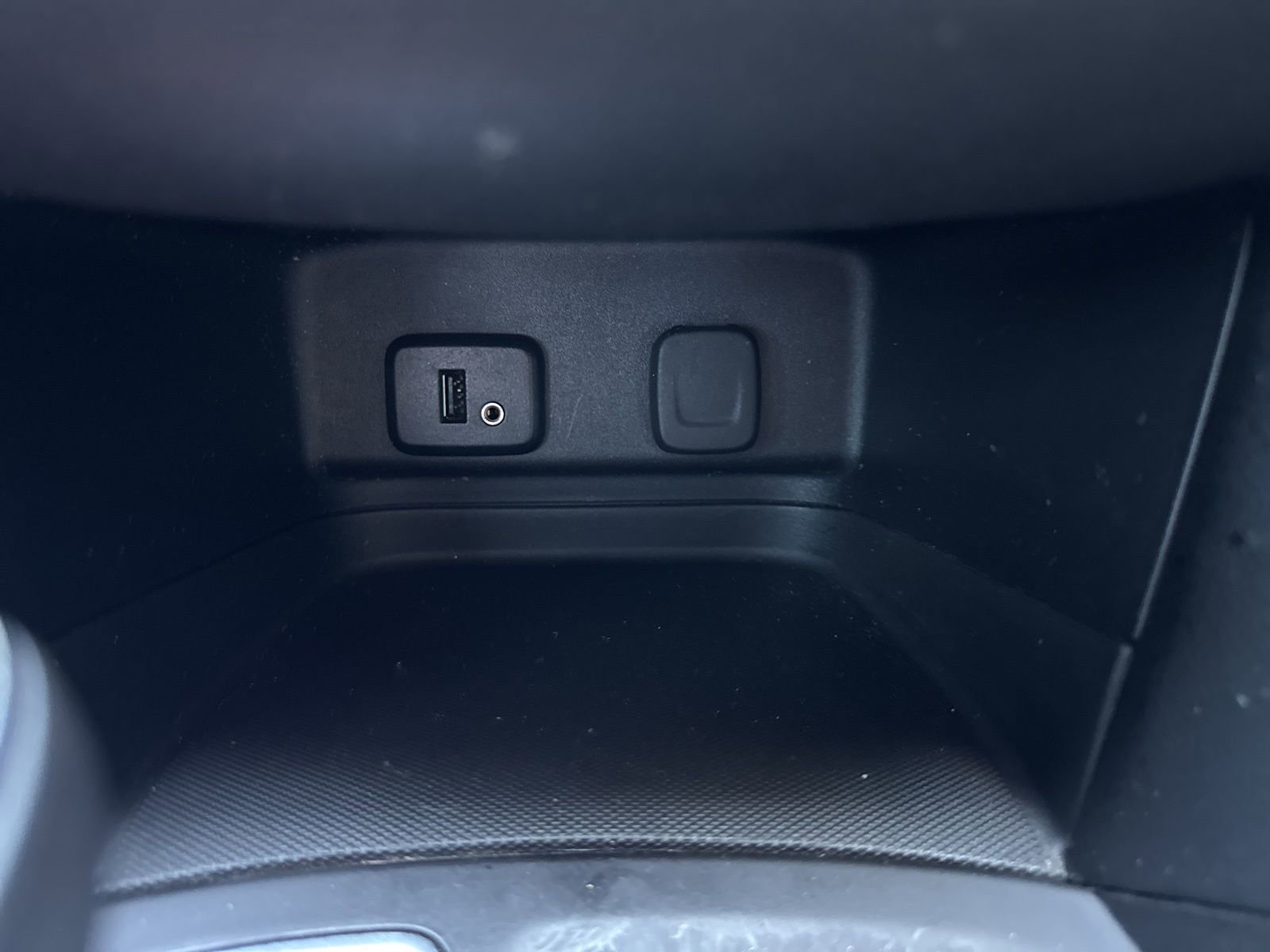 Used 2018 Chevrolet Equinox LT FWD image 24