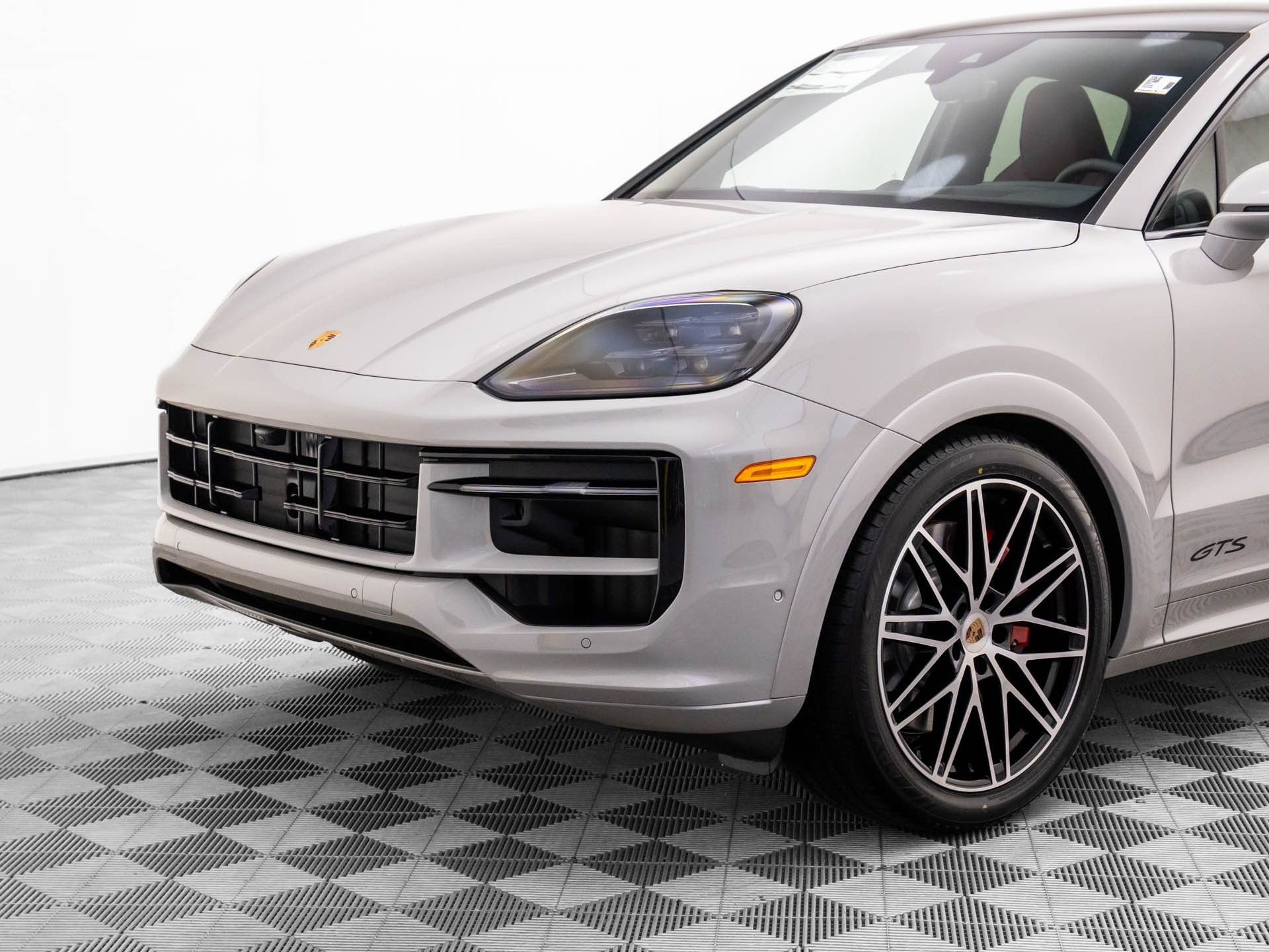 New 2026 Porsche Cayenne GTS image 36