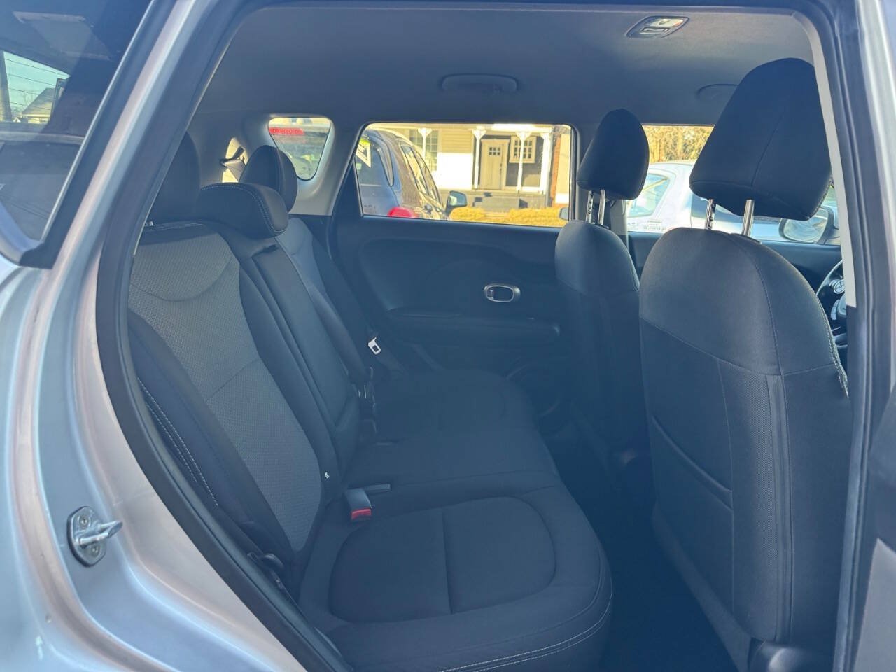 Used 2017 Kia Soul + FWD image 23