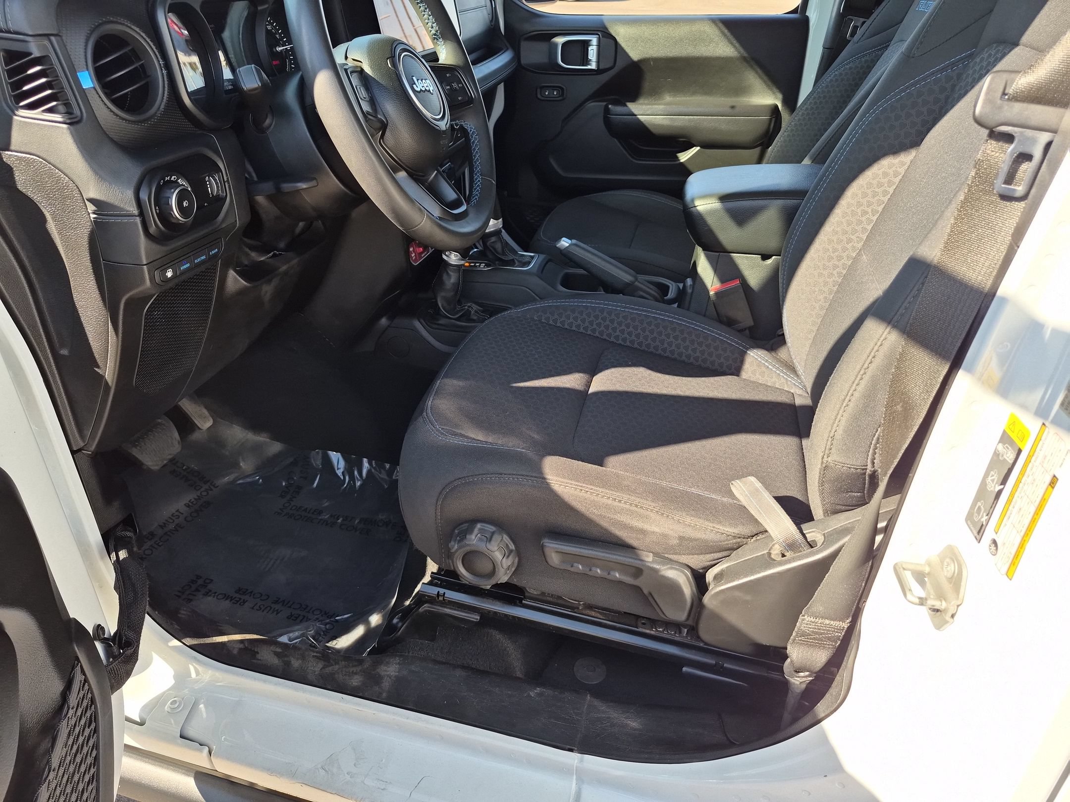 Used 2024 Jeep Wrangler Unlimited Rubicon 4xe AWD/4WD image 13