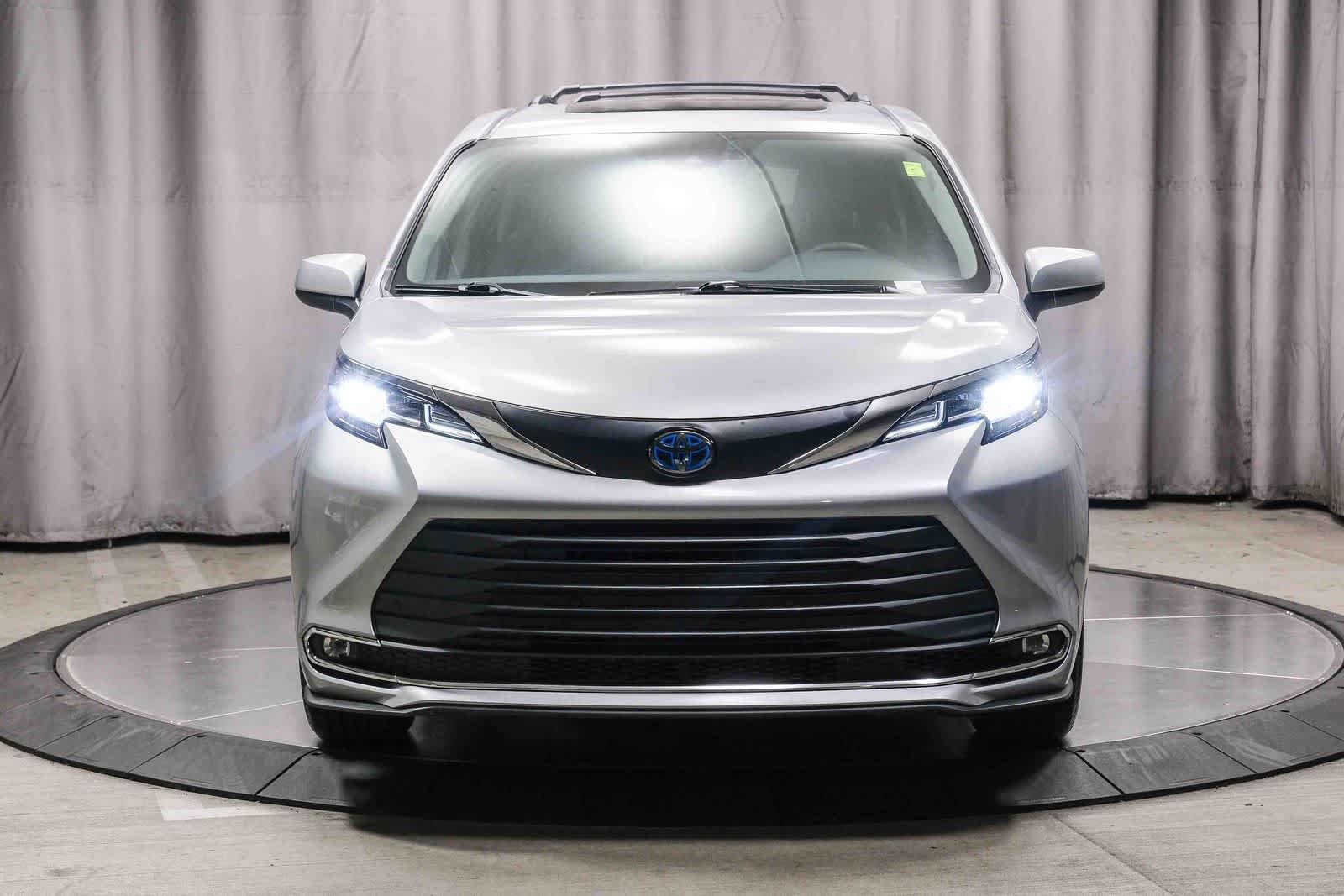 Used 2021 Toyota Sienna XLE FWD image 6
