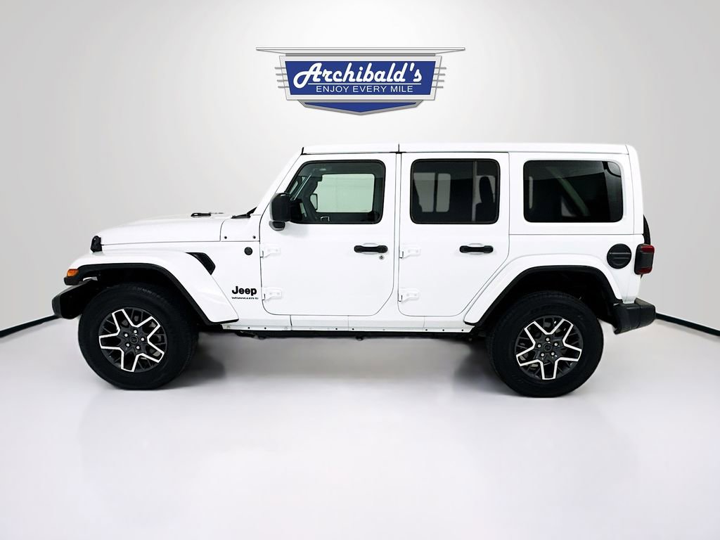 Used 2025 Jeep Wrangler Sahara image 5