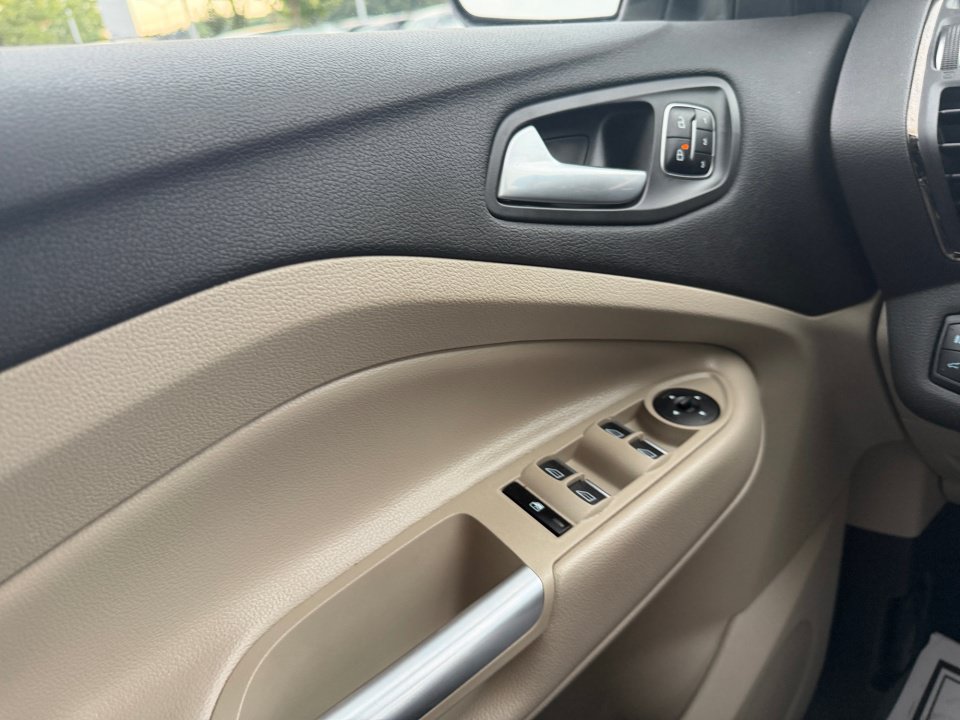 Used 2017 Ford Escape Titanium FWD image 32