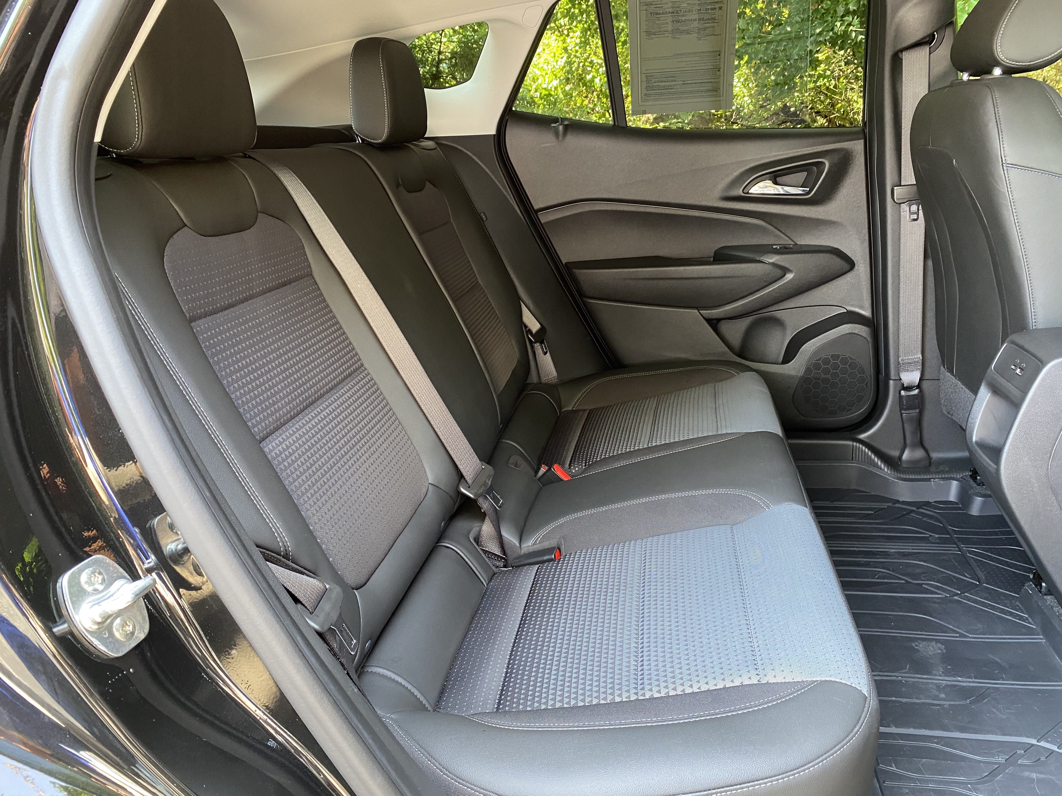 Used 2024 Chevrolet Trax LT w/ LT Convenience Package FWD image 34