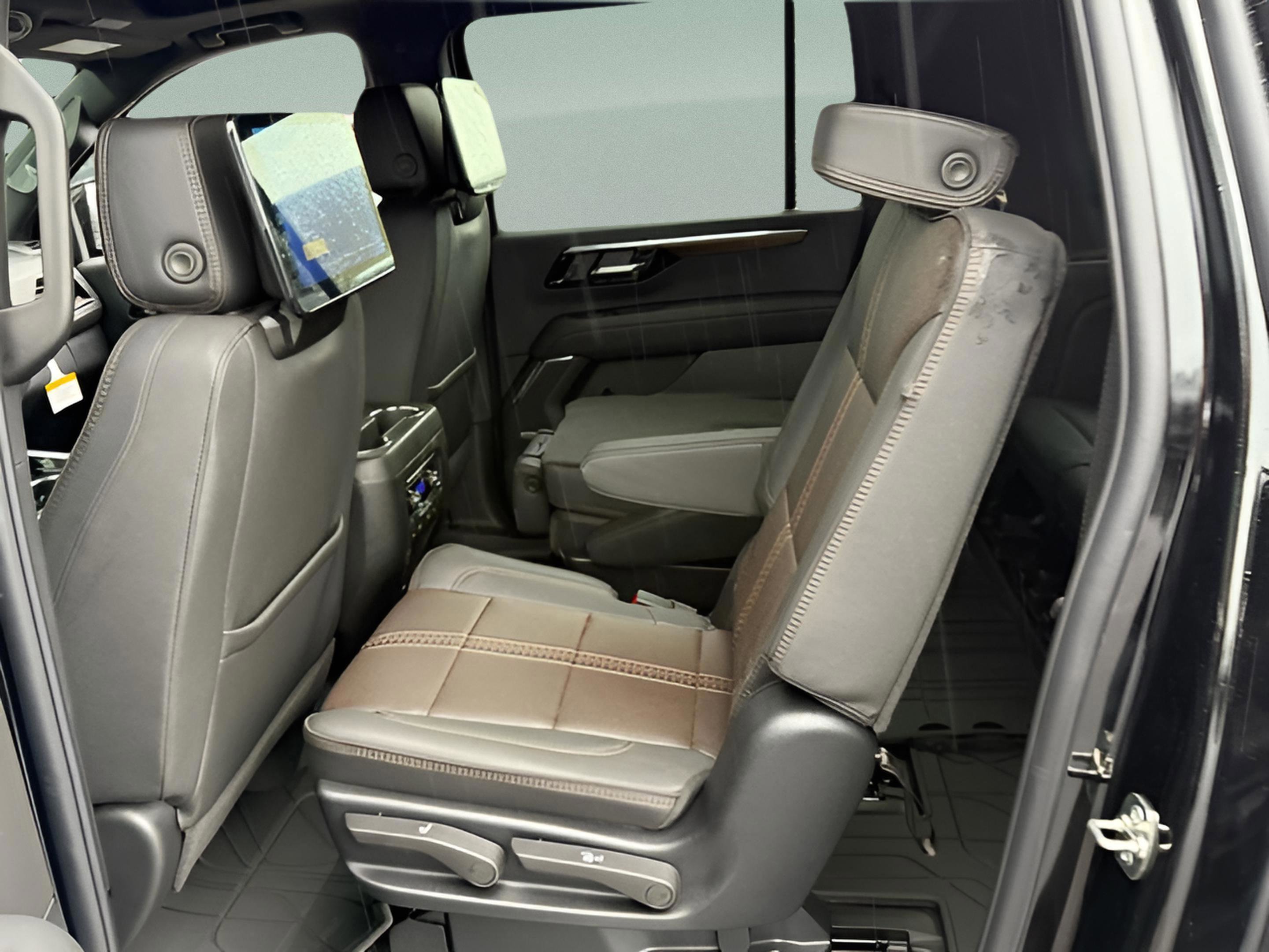 New 2026 Chevrolet Suburban High Country image 11