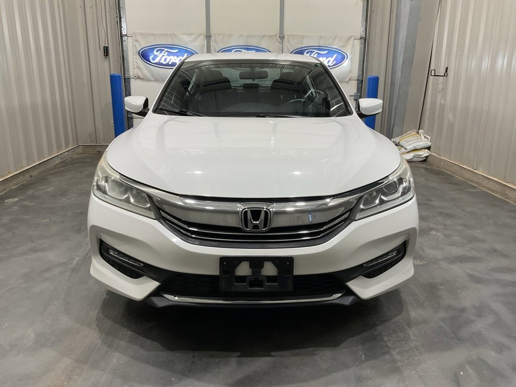 Used 2017 Honda Accord Sport image 2