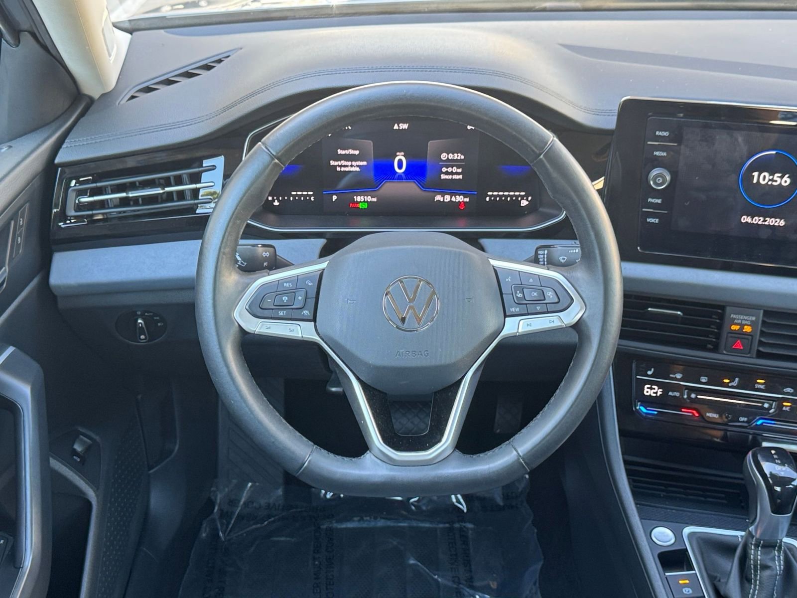 Used 2025 Volkswagen Jetta SE FWD image 28