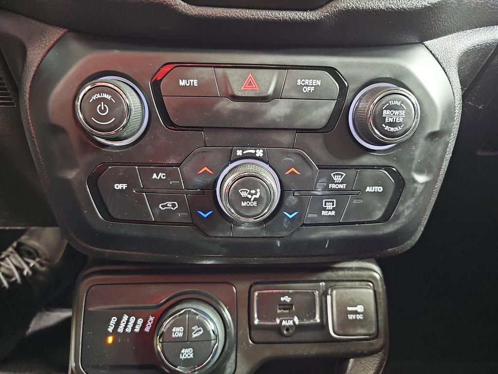 Used 2018 Jeep Renegade Trailhawk w/ UConnect 8.4 Nav Group image 27