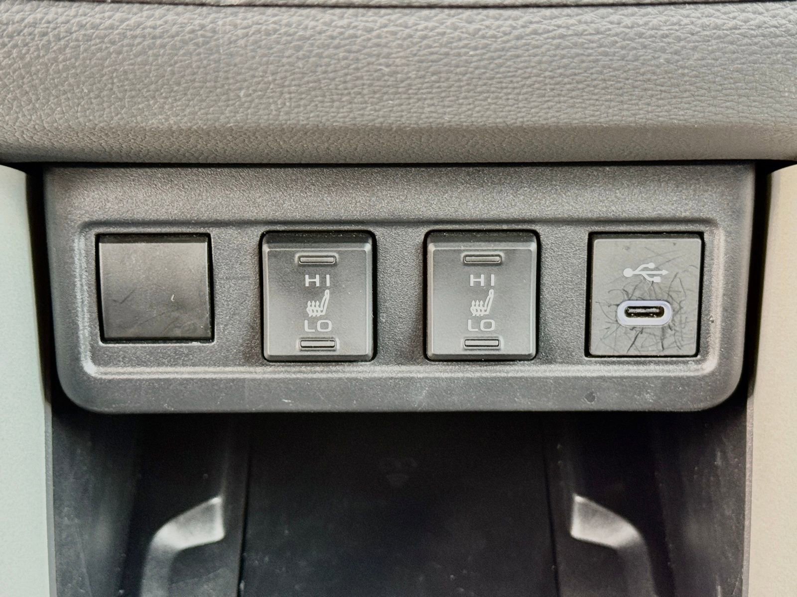 Used 2025 Toyota Corolla Cross XLE w/ Convenience Package FWD image 37