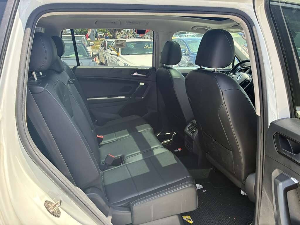 Used 2018 Volkswagen Tiguan SEL FWD image 12