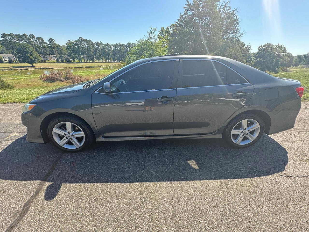 Used 2012 Toyota Camry SE FWD image 8