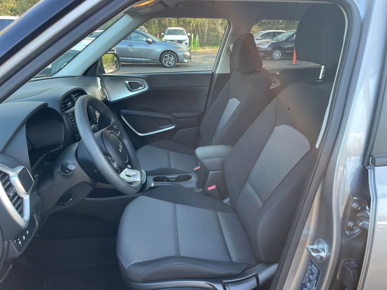 Used 2025 Kia Soul LX w/ LX Technology Package image 24