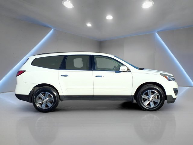 Used 2017 Chevrolet Traverse LT FWD image 2