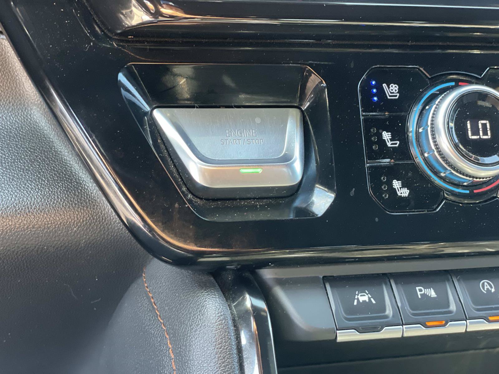Used 2025 GMC Sierra 1500 AT4 w/ AT4 Premium Package AWD/4WD image 18