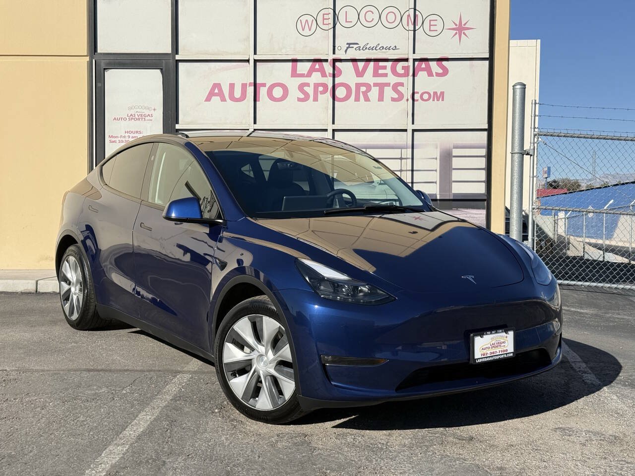 Used 2023 Tesla Model Y Long Range AWD/4WD image 2