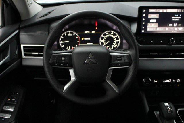 New 2026 Mitsubishi Outlander ES image 21