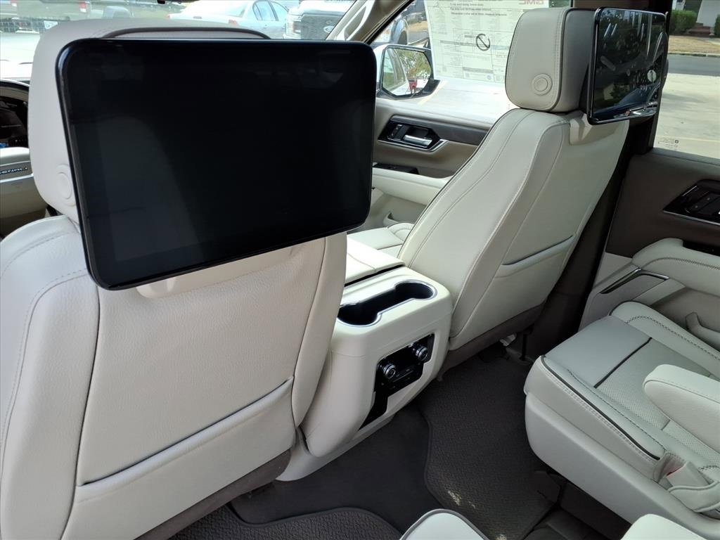 New 2026 GMC Yukon XL Denali w/ Denali Reserve Package image 15