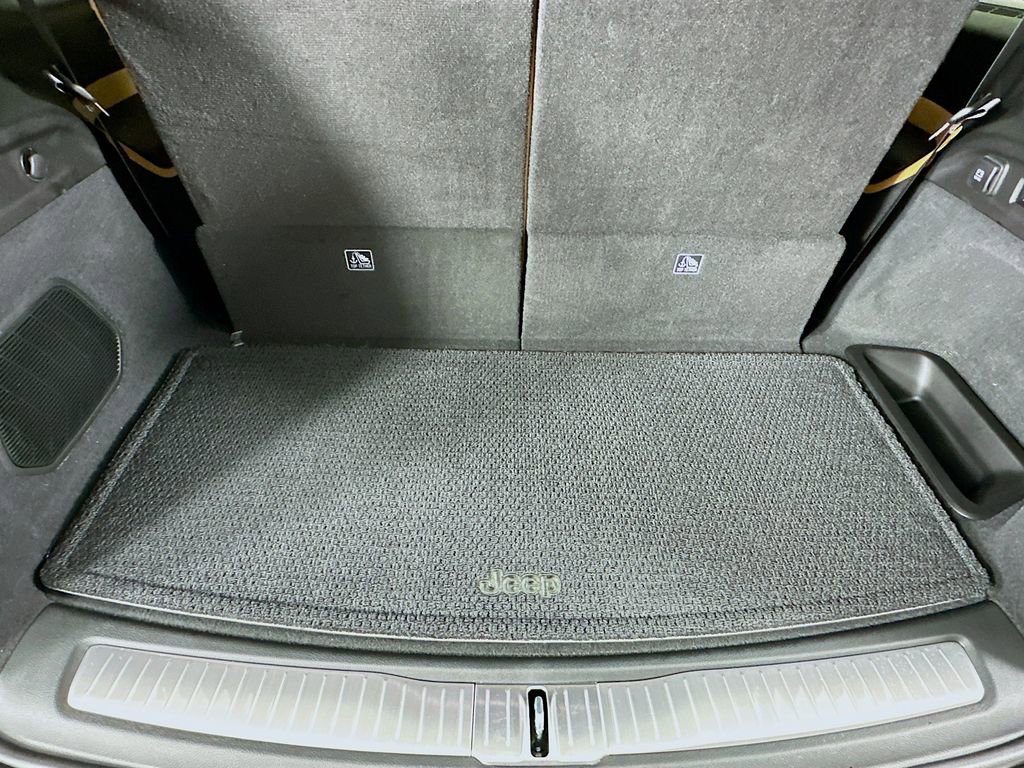 Certified 2025 Jeep Grand Cherokee L Summit w/ Obsidian Package image 39