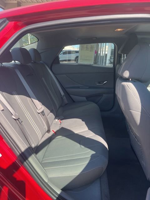 Used 2025 Hyundai Elantra SEL FWD image 13