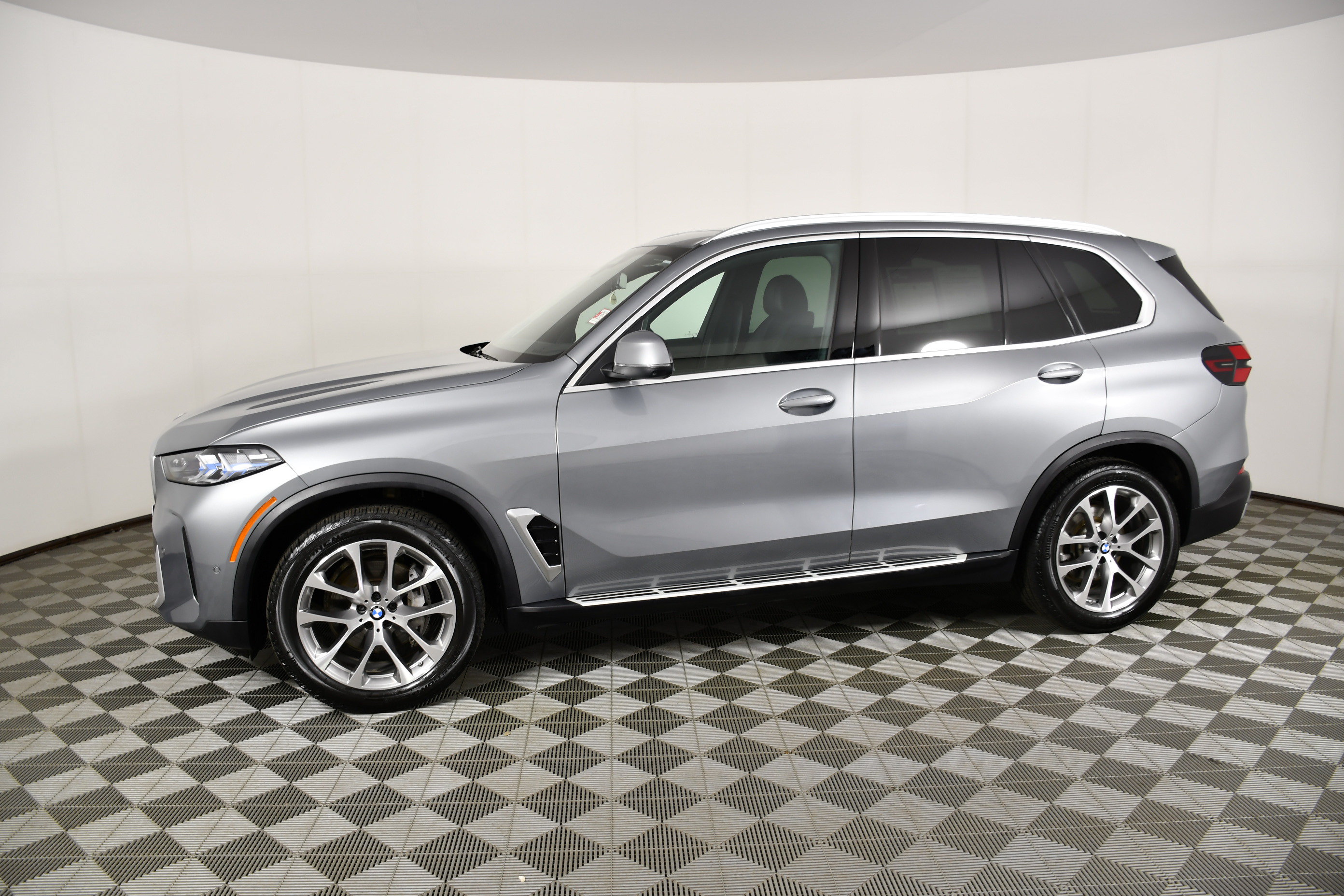 Used 2026 BMW X5 xDrive40i AWD/4WD image 9
