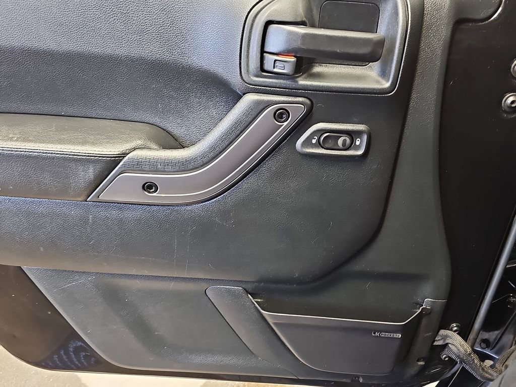 Used 2018 Jeep Wrangler Unlimited Sahara image 23