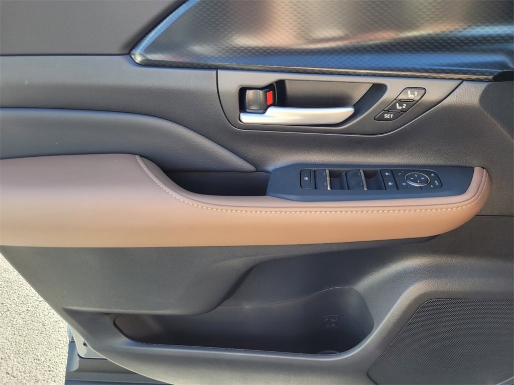 New 2026 Toyota Grand Highlander AWD Hybrid image 28