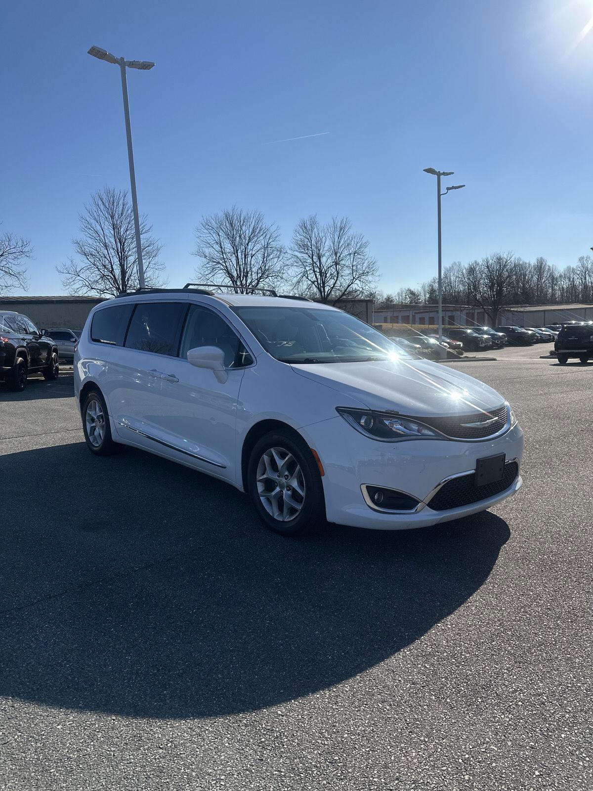Used 2017 Chrysler Pacifica Touring-L w/ Tire & Wheel Group