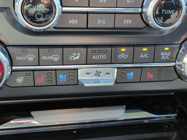 Used 2024 Ford F250 Lariat w/ Lariat Ultimate Package AWD/4WD image 29