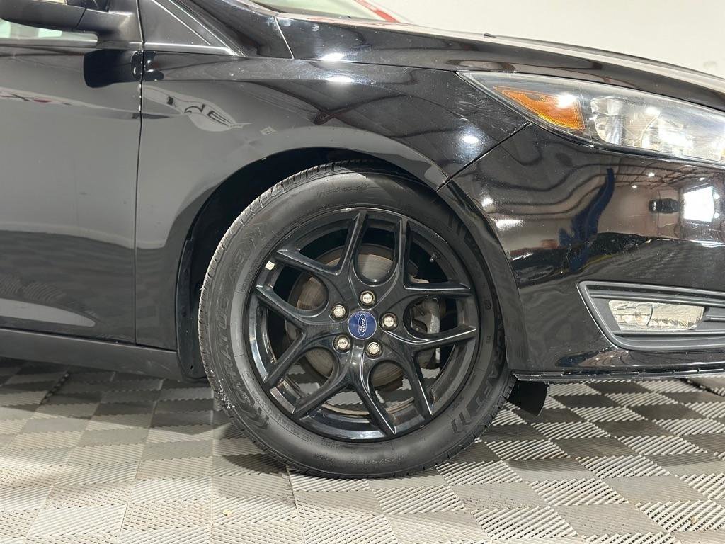 Used 2016 Ford Focus SE w/ Equipment Group 201A image 3