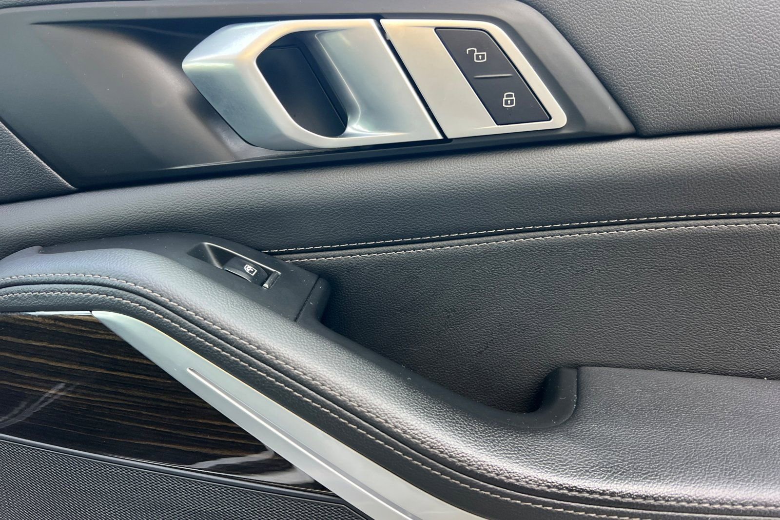 Used 2020 BMW X5 xDrive40i w/ Premium Package image 21