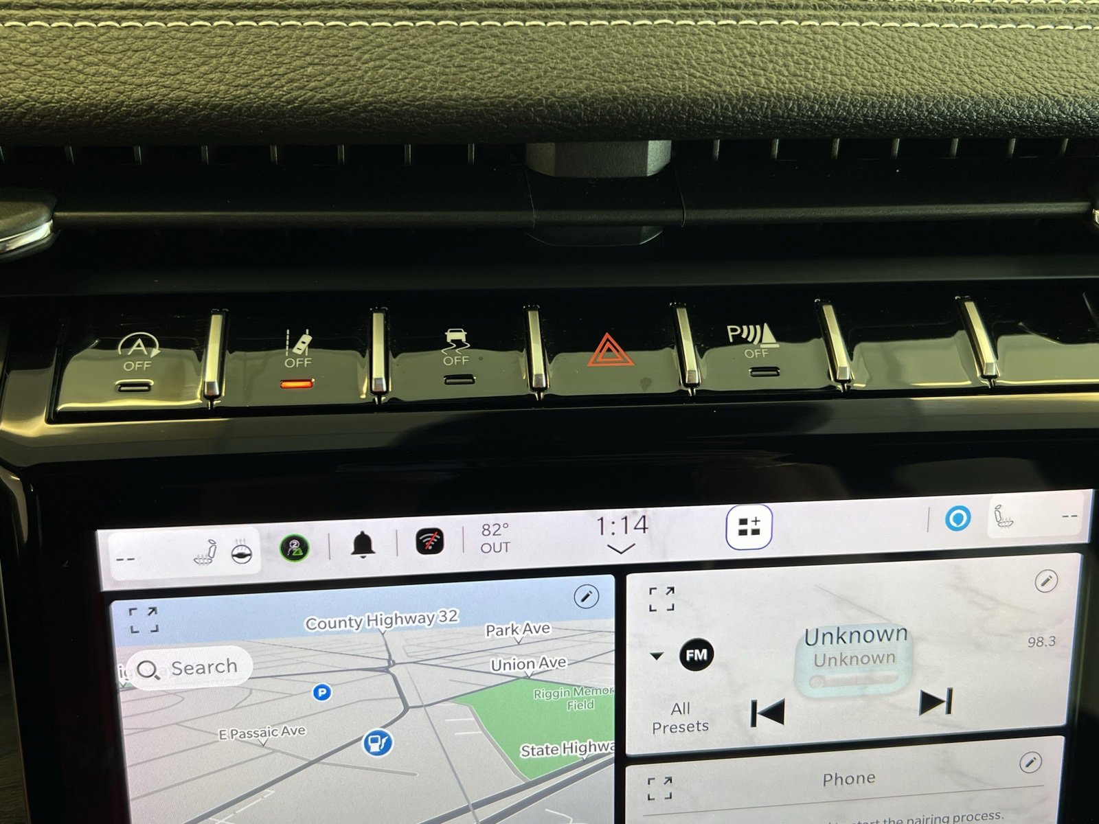 Used 2024 Jeep Grand Cherokee L Limited w/ Black Appearance Package image 24